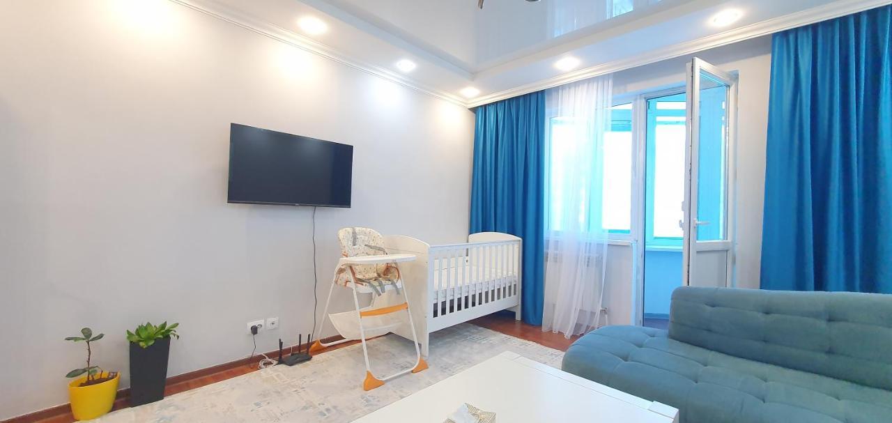 Apartment 124 центр,на 1-8 человек,2 спальни гостиная кухня 3 кровати раскладной диван 2 кондиционера