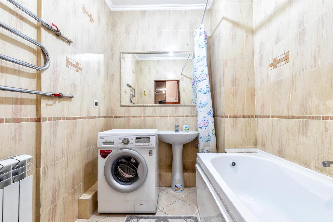 Apartment 124 центр,на 1-8 человек,2 спальни гостиная кухня 3 кровати раскладной диван 2 кондиционера Nur-Sultan (Astana)