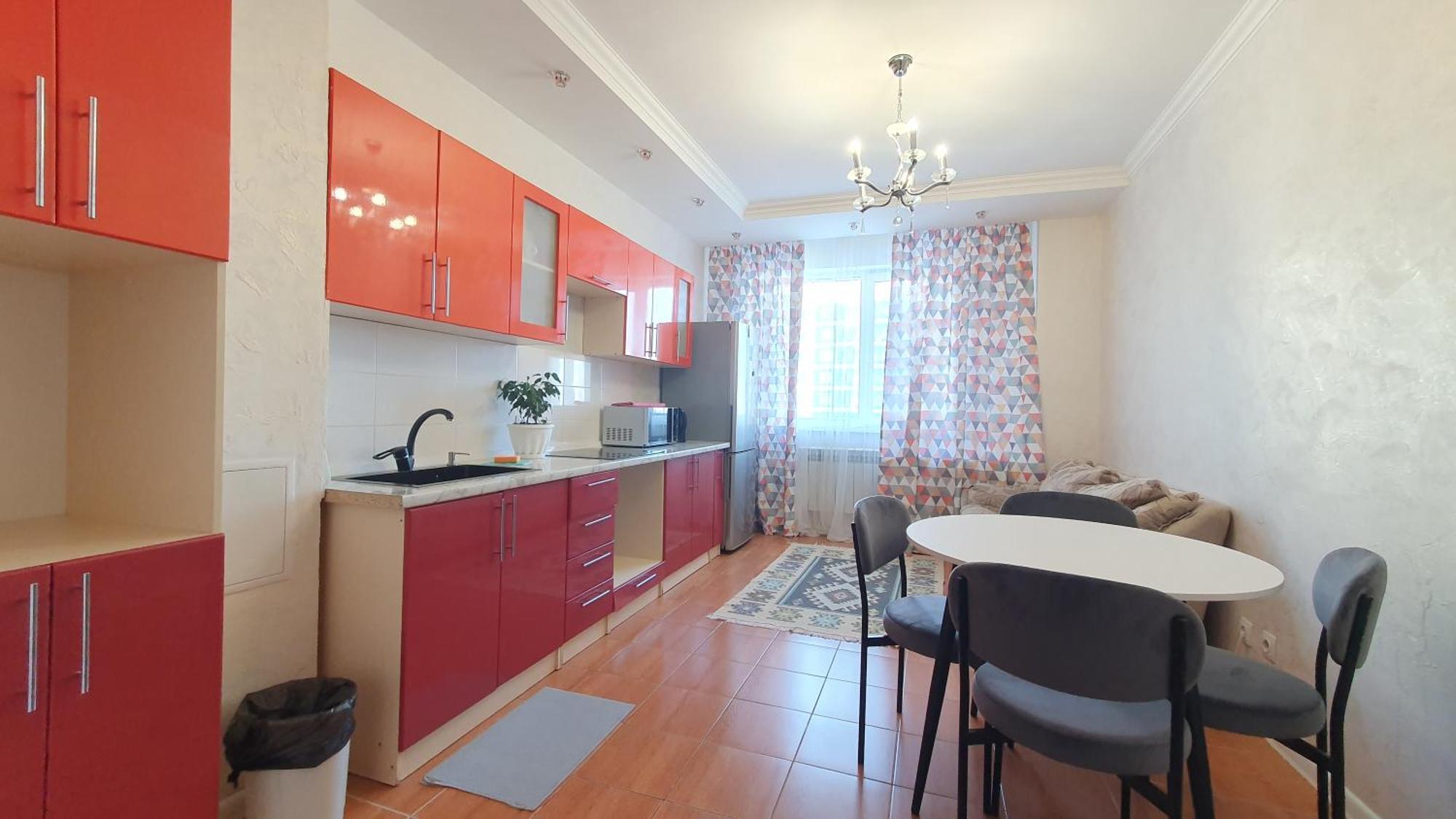 124 центр,на 1-8 человек,2 спальни гостиная кухня 3 кровати раскладной диван 2 кондиционера