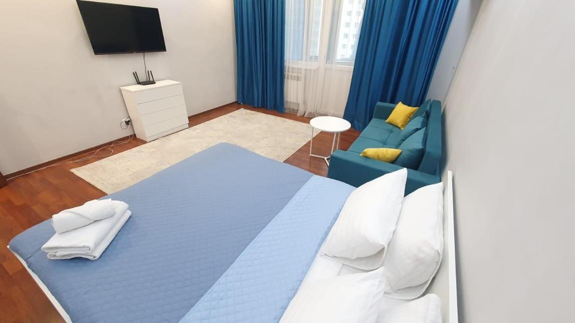 Apartment 124 центр,на 1-8 человек,2 спальни гостиная кухня 3 кровати раскладной диван 2 кондиционера *